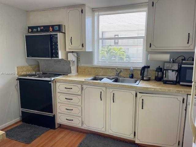 Small Image of 201 178TH DR #437, Sunny Isles Beach Number 5
