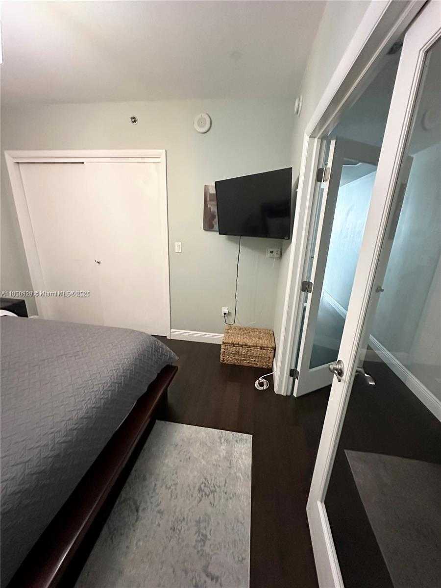 Small Image of 1830 SOUTH OCEAN DR #4109, Hallandale Beach Number 6