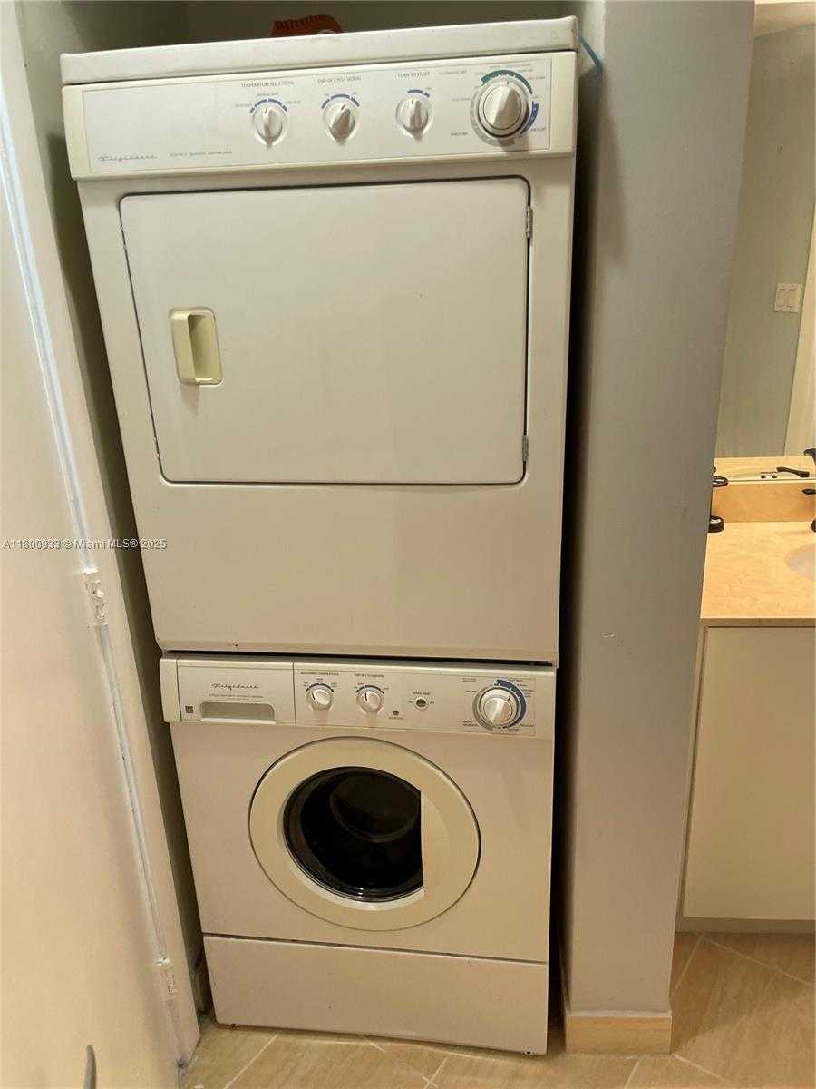 Small Image of 1750 NORTH BAYSHORE DR #1601, Miami Number 21