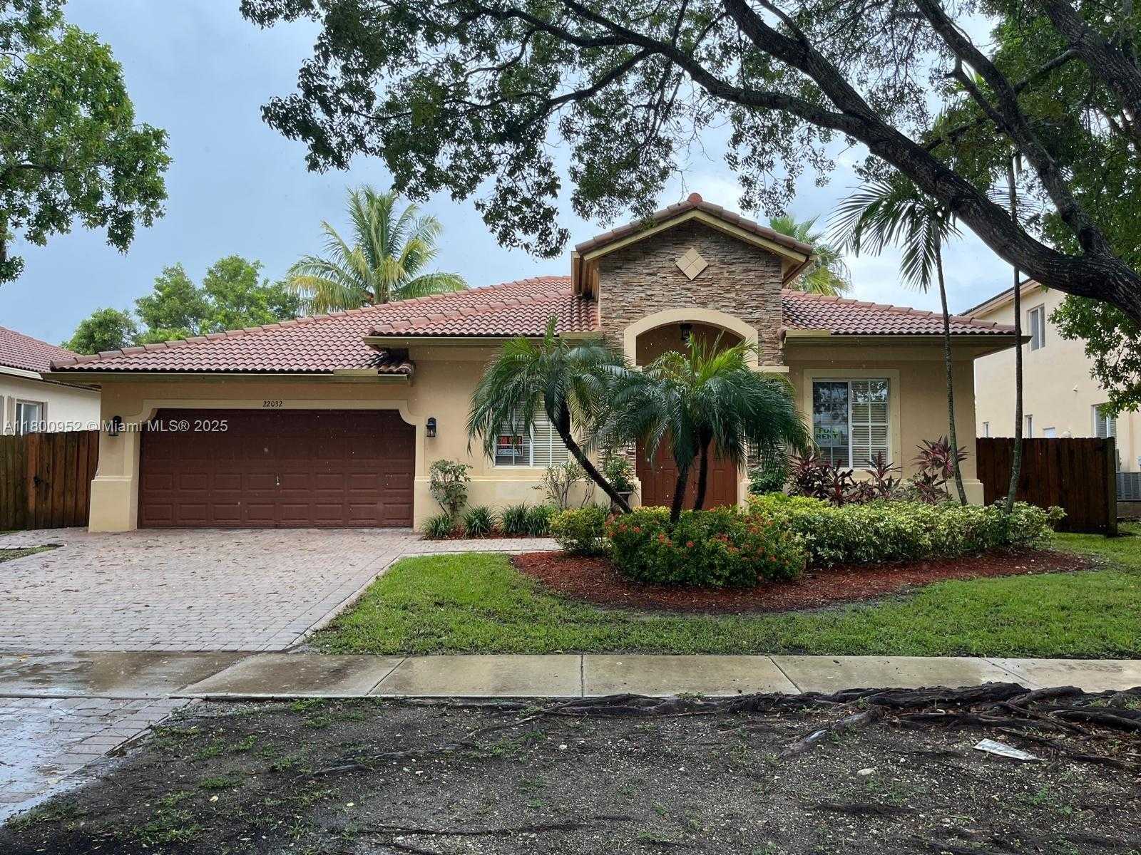 Small Image of 22032 SOUTH WEST 95TH PL #22032, Cutler Bay Number 2
