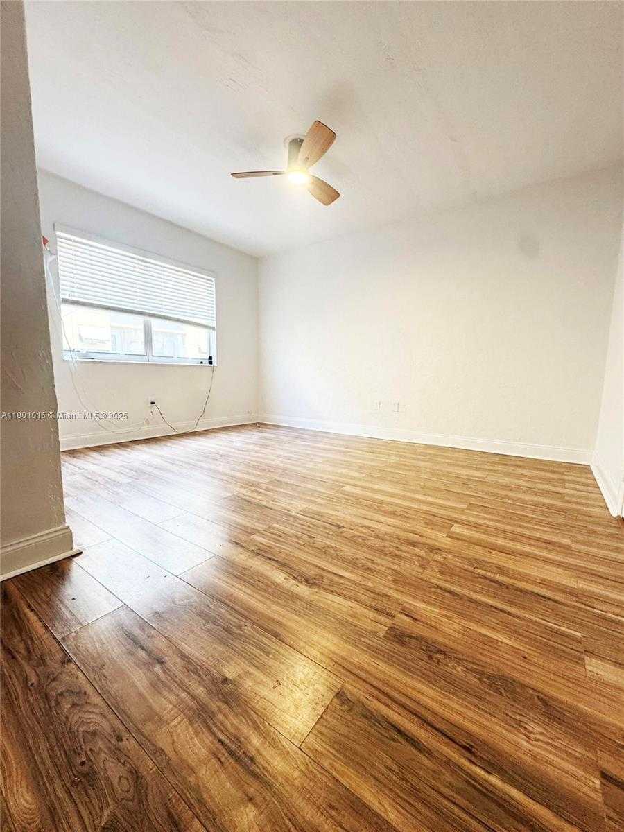 Small Image of 7510 BYRON AVE #4, Miami Beach Number 3