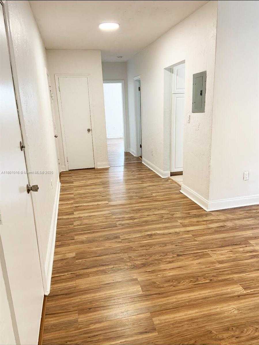 Small Image of 7510 BYRON AVE #4, Miami Beach Number 4
