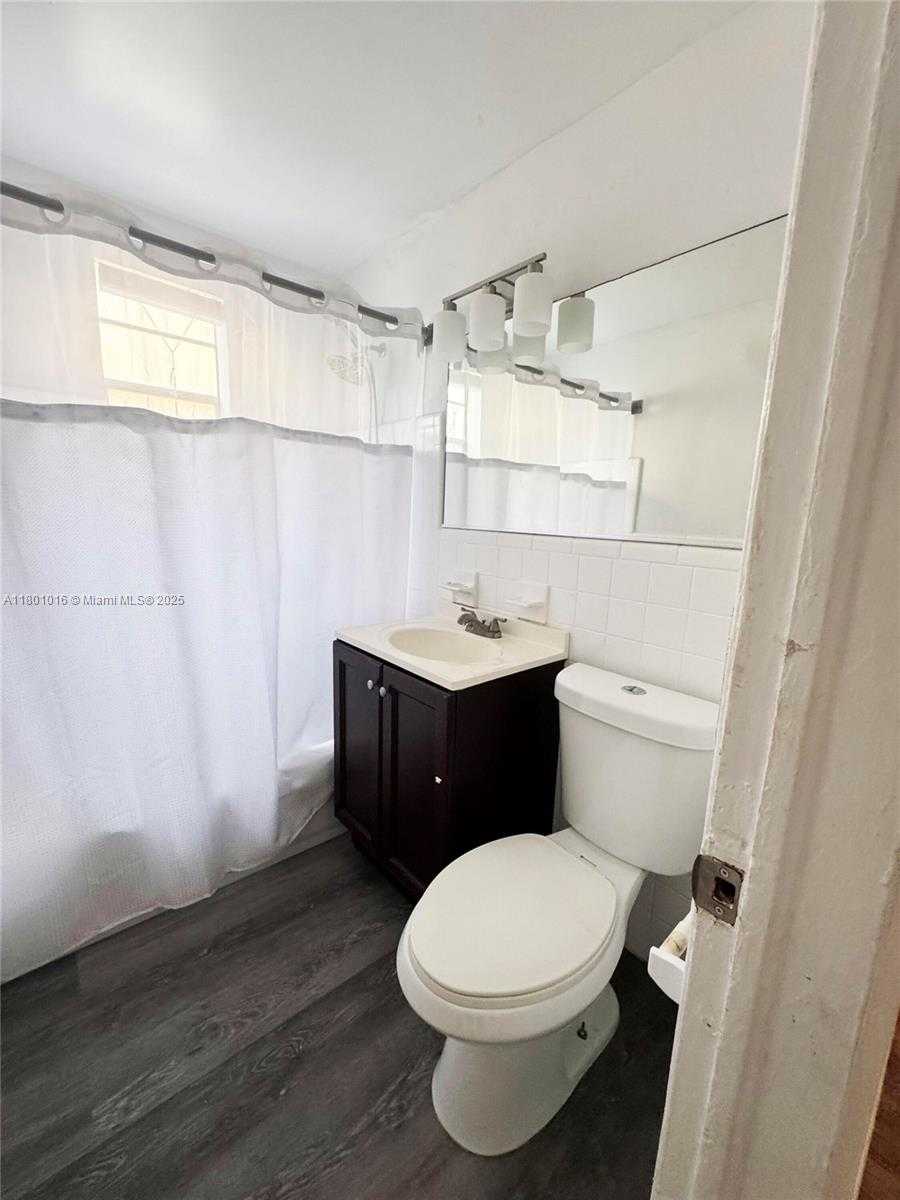 Small Image of 7510 BYRON AVE #4, Miami Beach Number 7