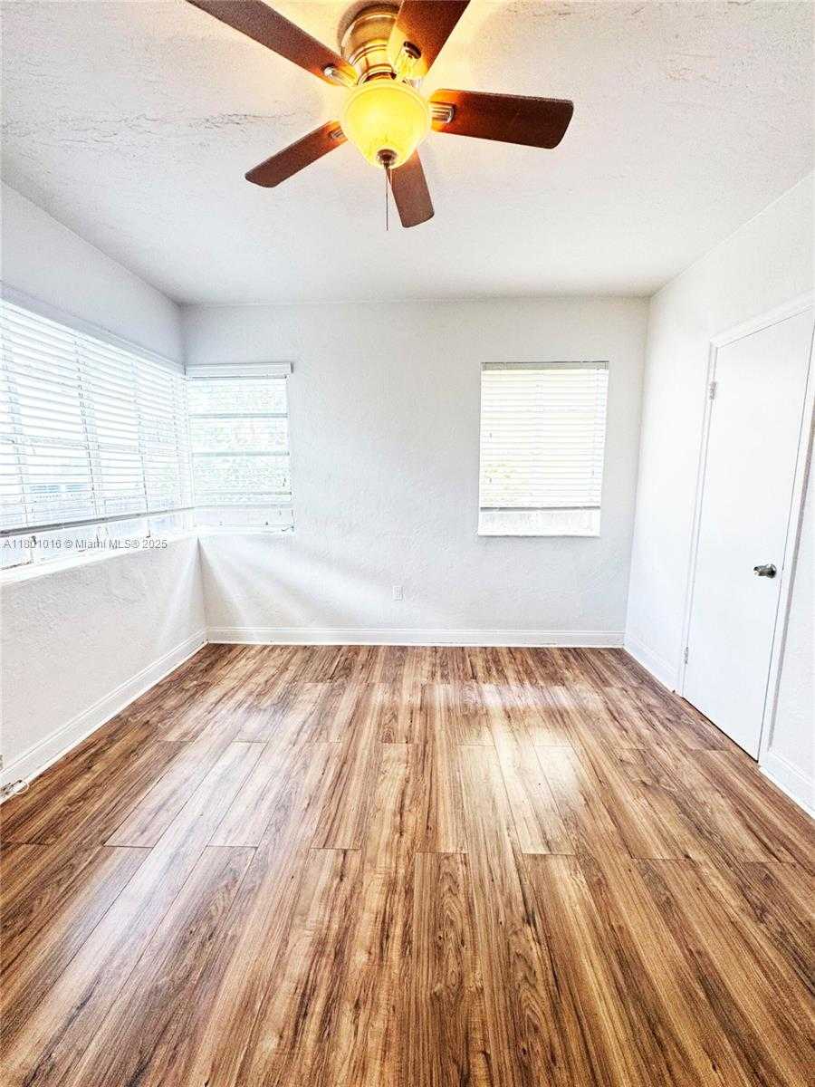 Small Image of 7510 BYRON AVE #4, Miami Beach Number 8