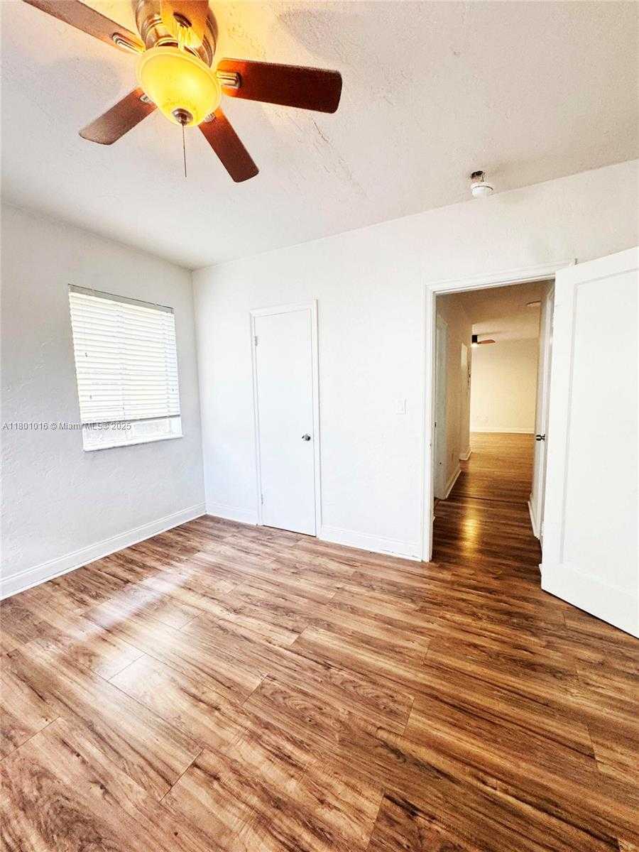 Small Image of 7510 BYRON AVE #4, Miami Beach Number 9
