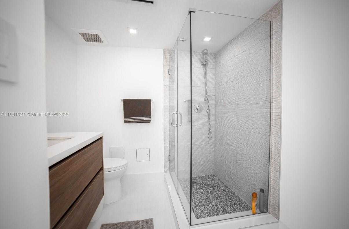 Small Image of 5600 COLLINS AVE #14K, Miami Beach Number 14