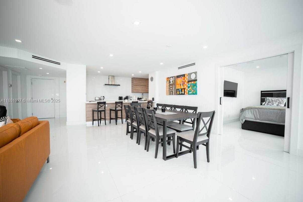 Small Image of 5600 COLLINS AVE #14K, Miami Beach Number 23