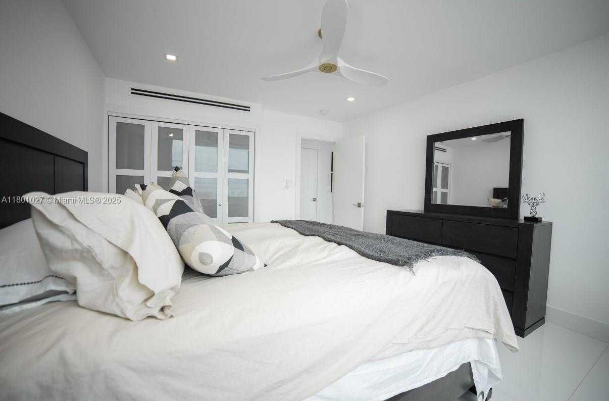 Small Image of 5600 COLLINS AVE #14K, Miami Beach Number 30