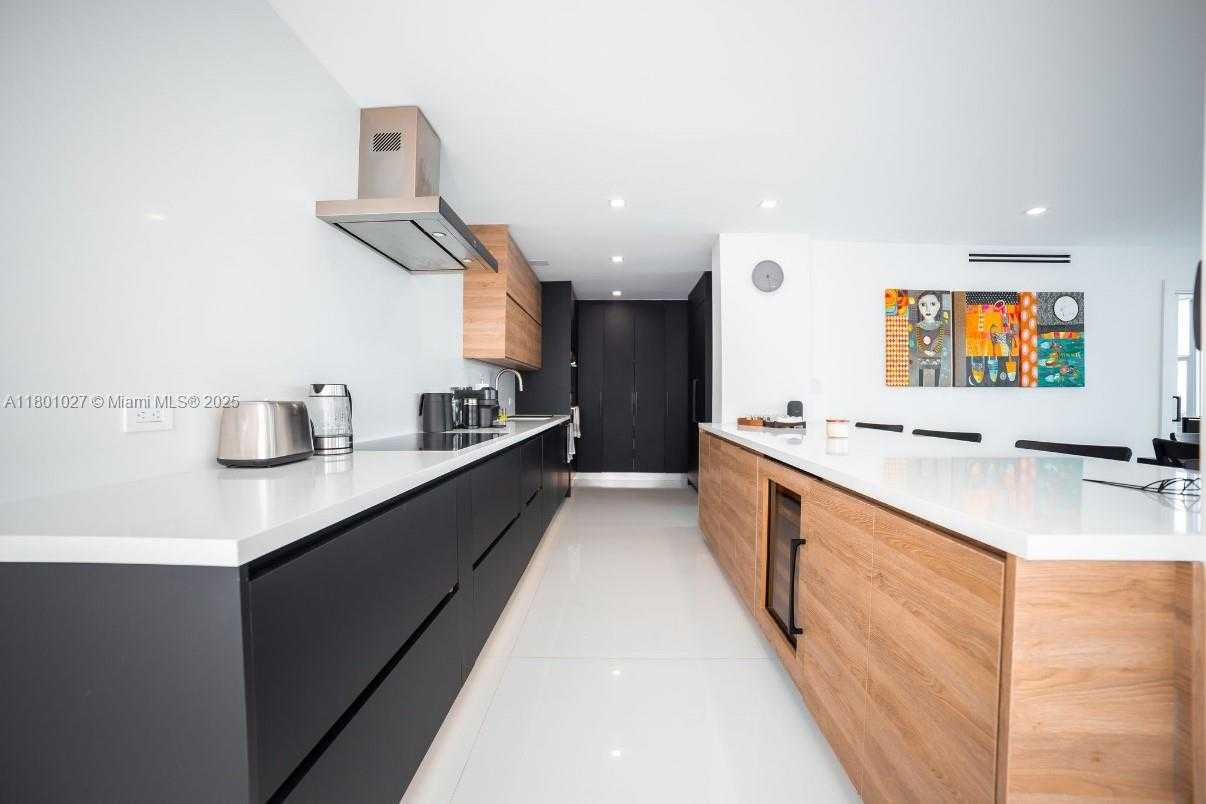 Small Image of 5600 COLLINS AVE #14K, Miami Beach Number 4