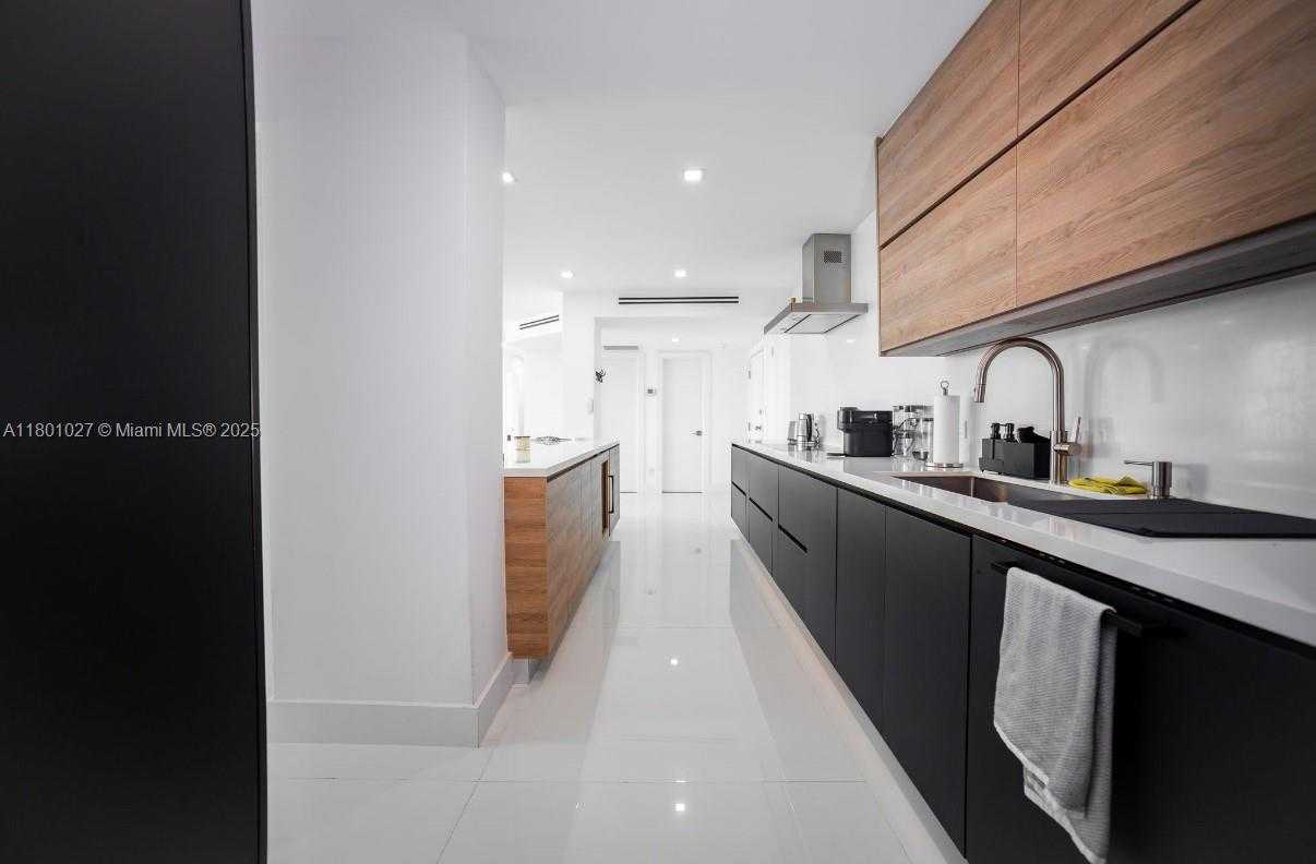 Small Image of 5600 COLLINS AVE #14K, Miami Beach Number 5