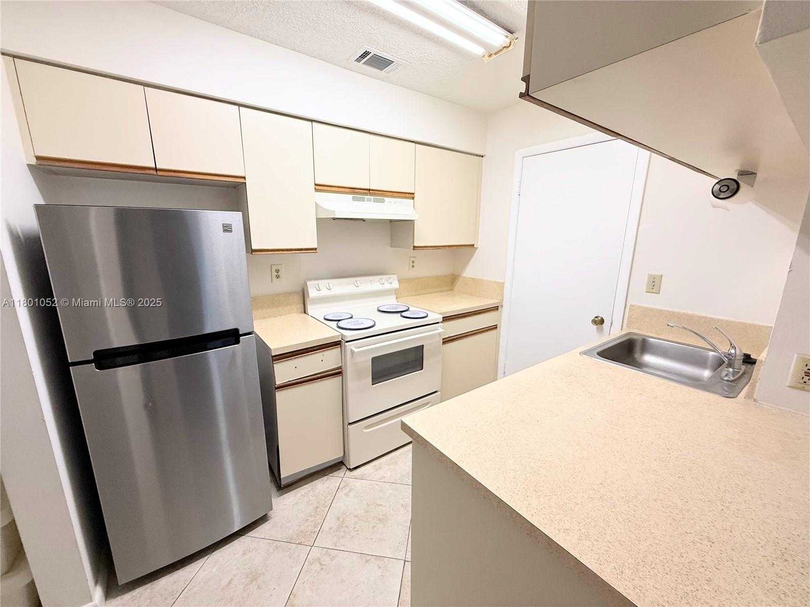 Small Image of 17485 NORTH WEST 67TH CT #E-21, Hialeah Number 7