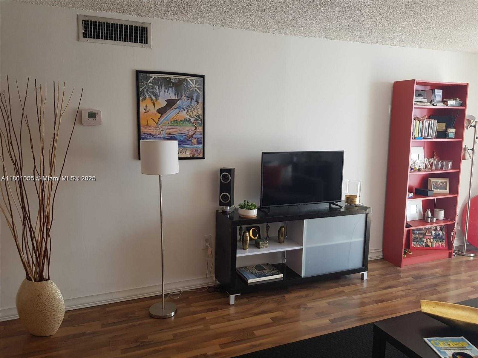 Small Image of 720 SOUTH COLLINS #308, Miami Beach Number 10