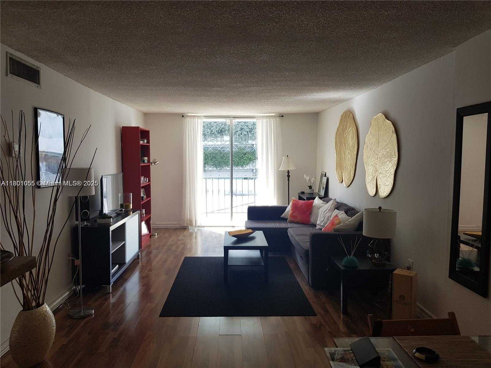 Small Image of 720 SOUTH COLLINS #308, Miami Beach Number 11