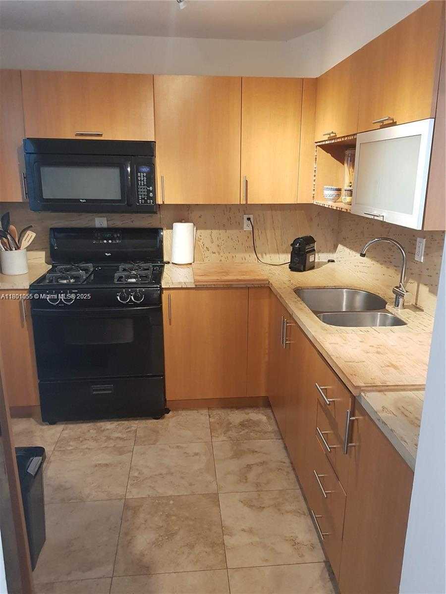 Small Image of 720 SOUTH COLLINS #308, Miami Beach Number 13
