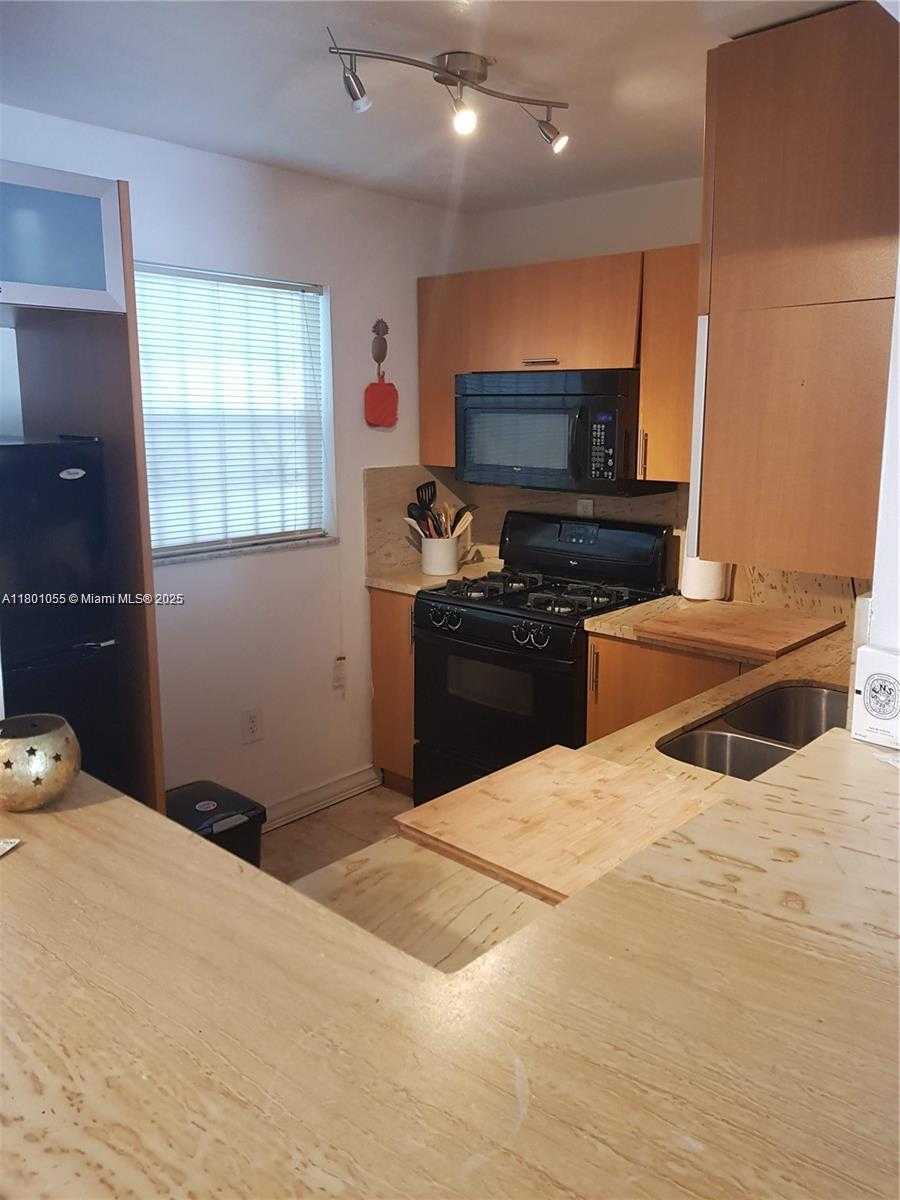 Small Image of 720 SOUTH COLLINS #308, Miami Beach Number 14