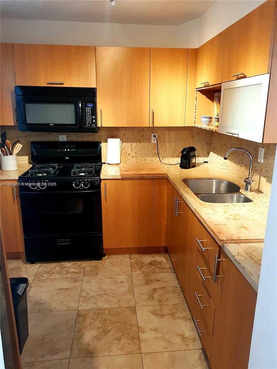 Small Image of 720 SOUTH COLLINS #308, Miami Beach Number 15