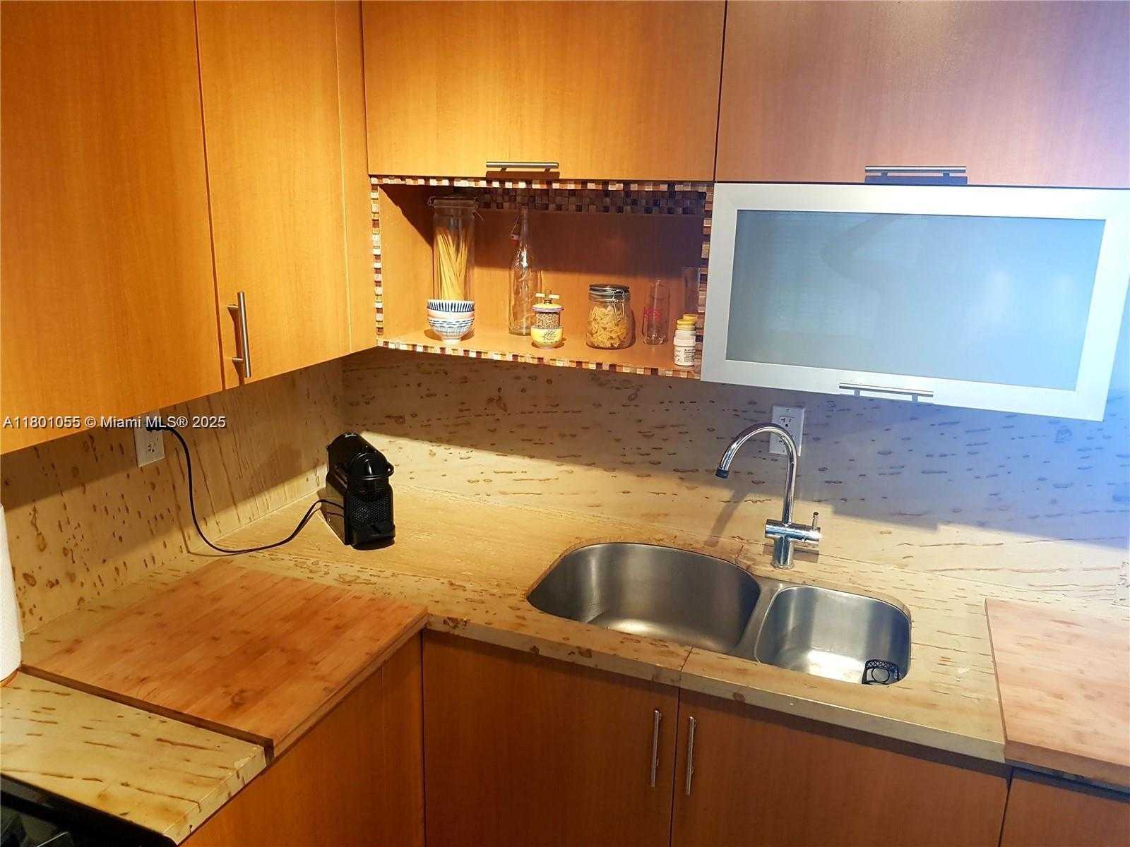 Small Image of 720 SOUTH COLLINS #308, Miami Beach Number 16