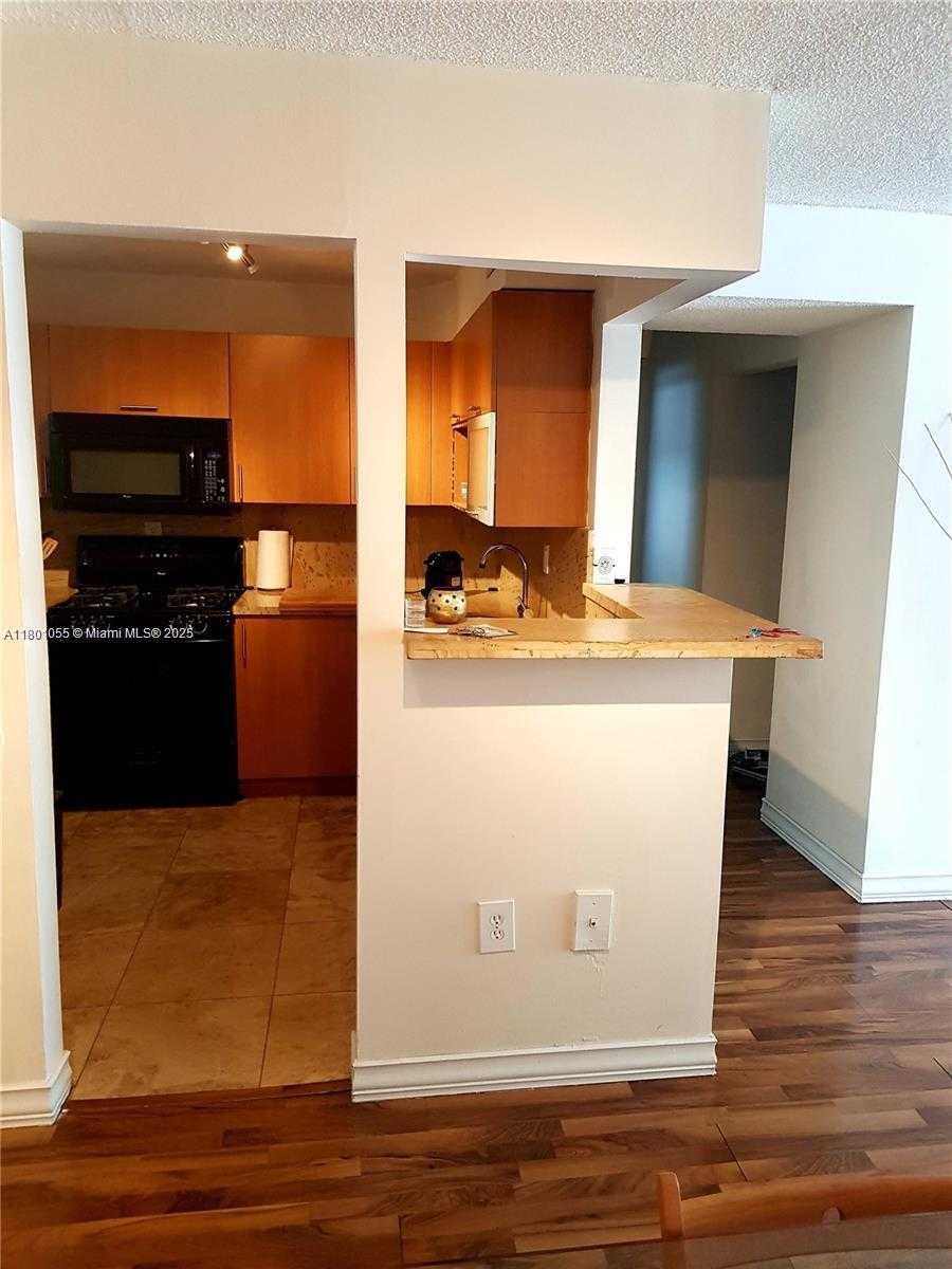 Small Image of 720 SOUTH COLLINS #308, Miami Beach Number 17