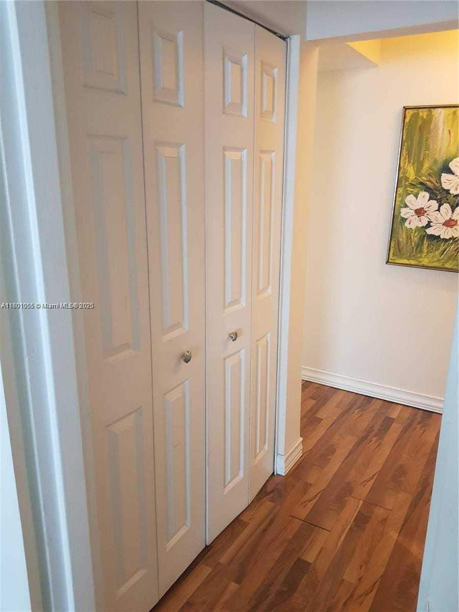 Small Image of 720 SOUTH COLLINS #308, Miami Beach Number 19