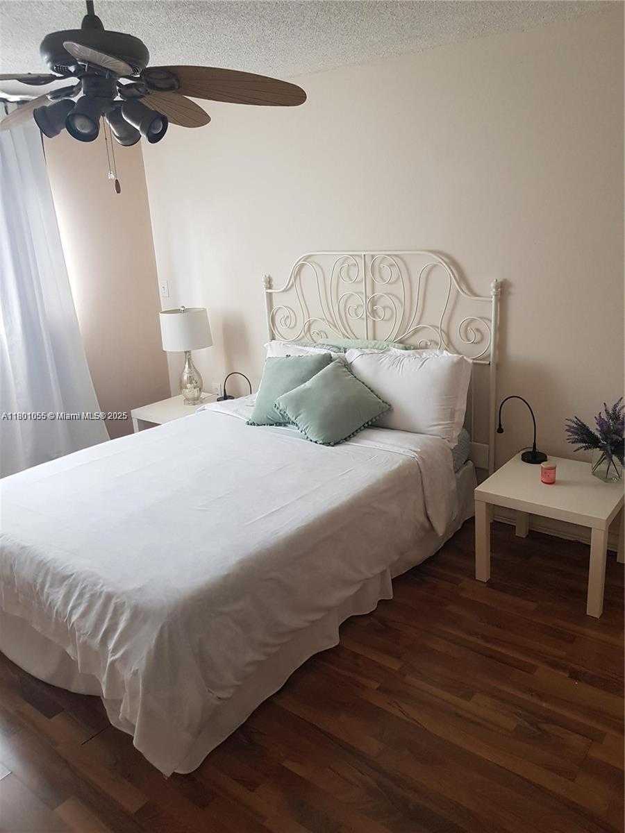 Small Image of 720 SOUTH COLLINS #308, Miami Beach Number 20