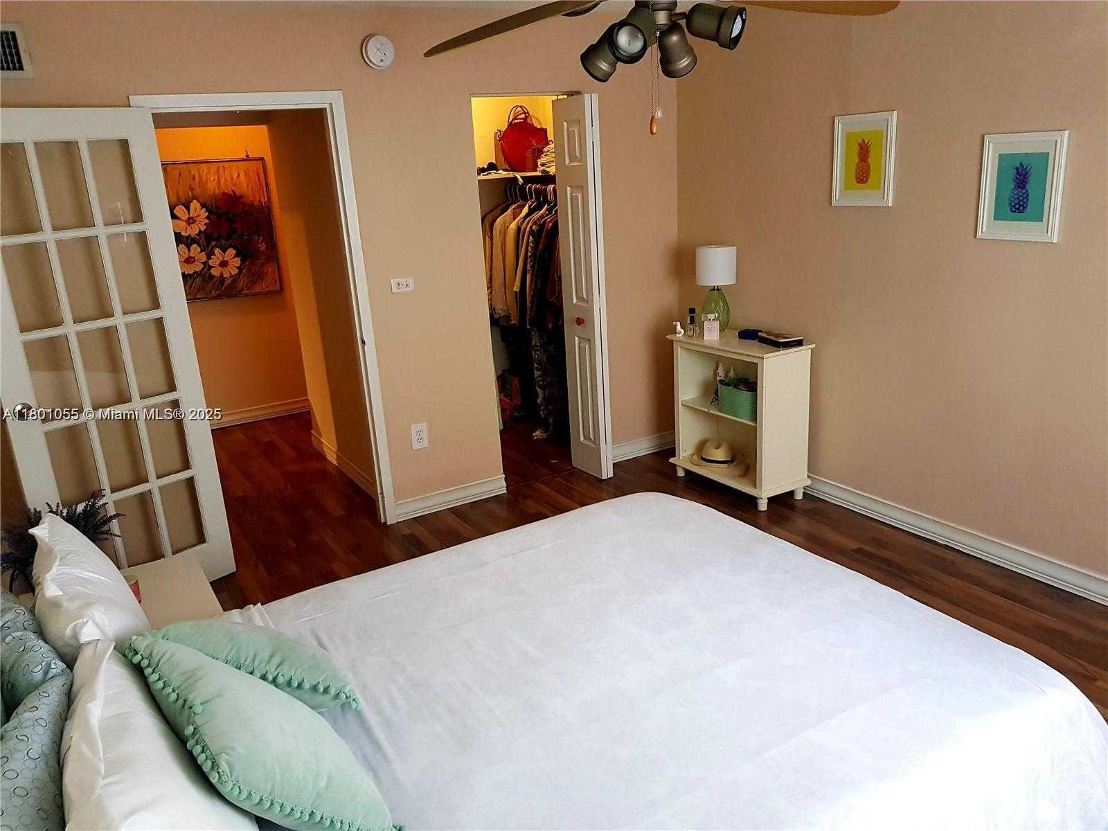 Small Image of 720 SOUTH COLLINS #308, Miami Beach Number 21