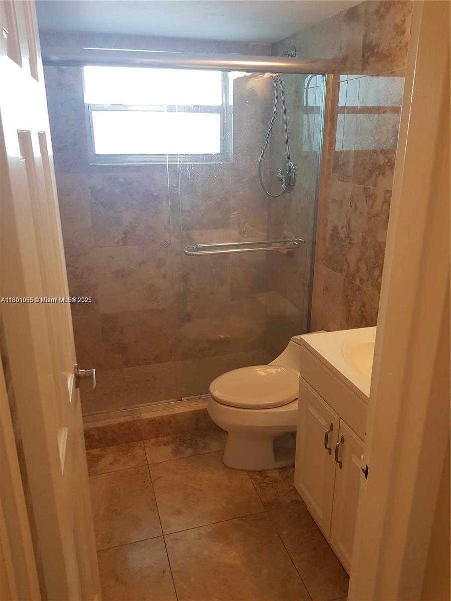 Small Image of 720 SOUTH COLLINS #308, Miami Beach Number 22