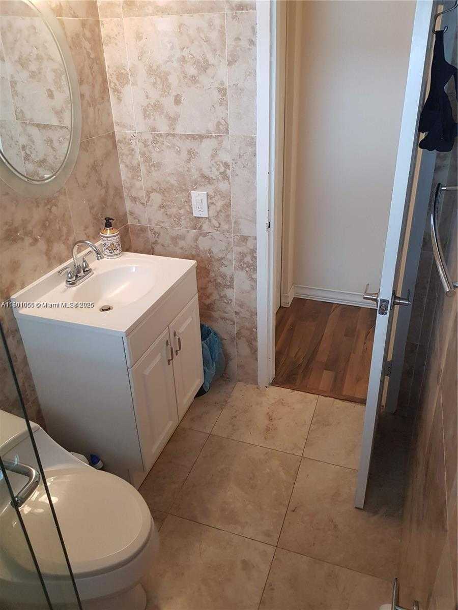 Small Image of 720 SOUTH COLLINS #308, Miami Beach Number 23