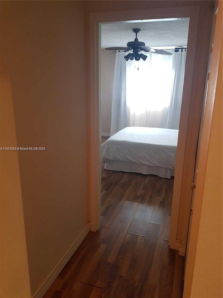 Small Image of 720 SOUTH COLLINS #308, Miami Beach Number 24