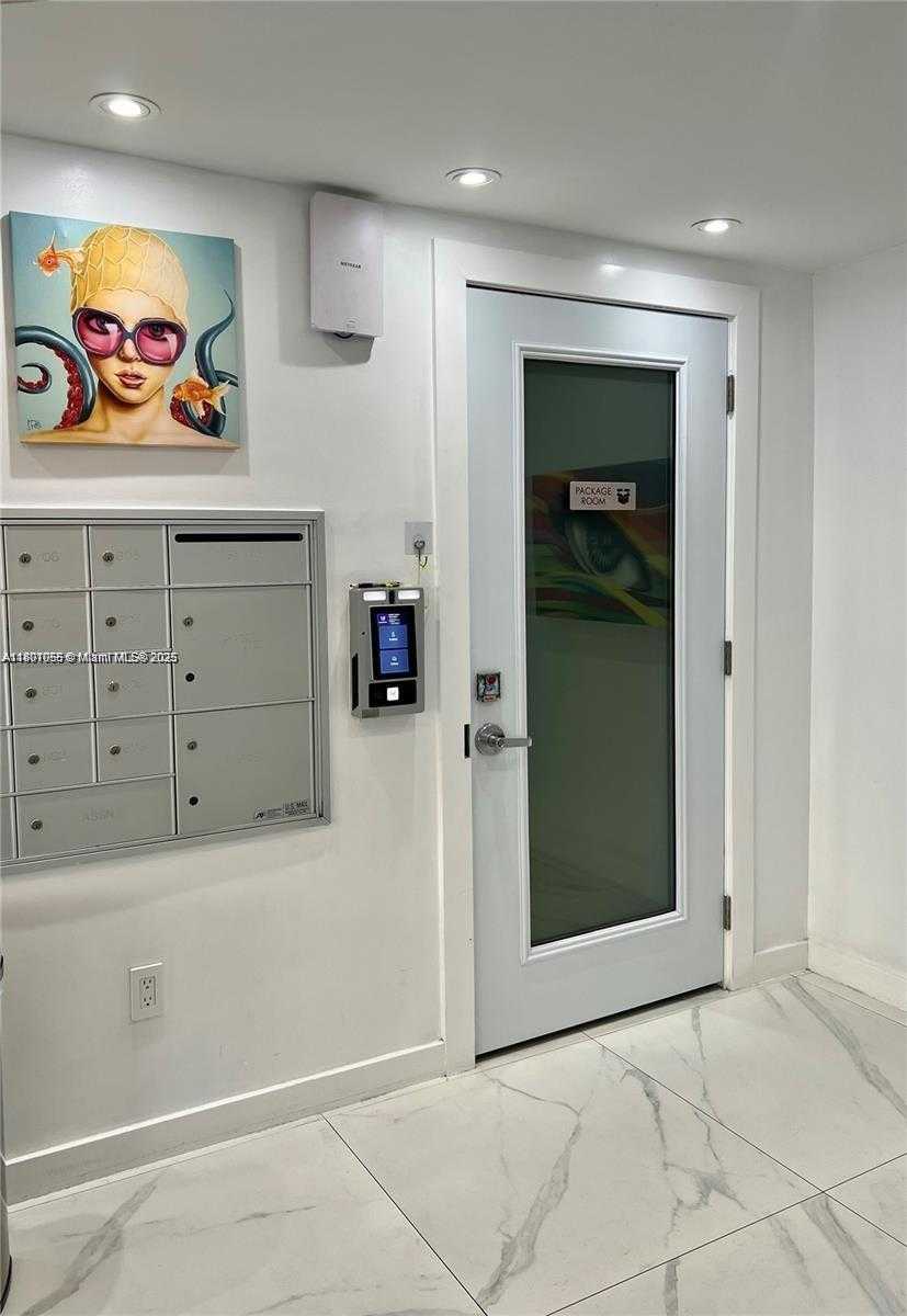 Small Image of 720 SOUTH COLLINS #308, Miami Beach Number 7