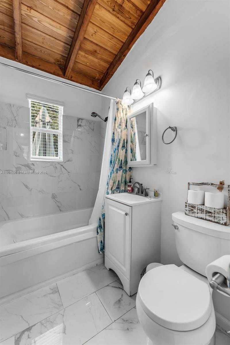 Small Image of 7 CORAL DR, Key Largo Number 10
