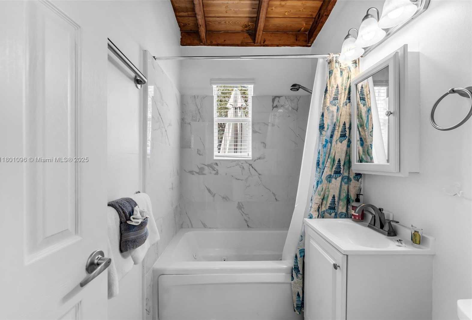 Small Image of 7 CORAL DR, Key Largo Number 11