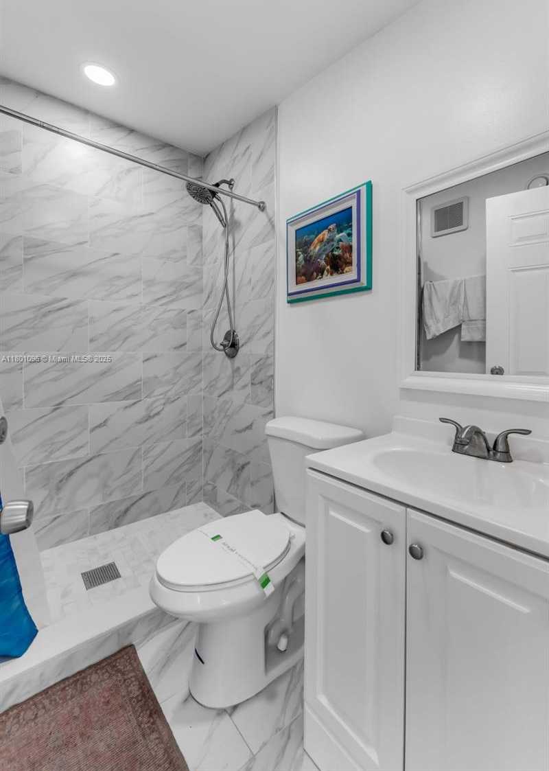 Small Image of 7 CORAL DR, Key Largo Number 16