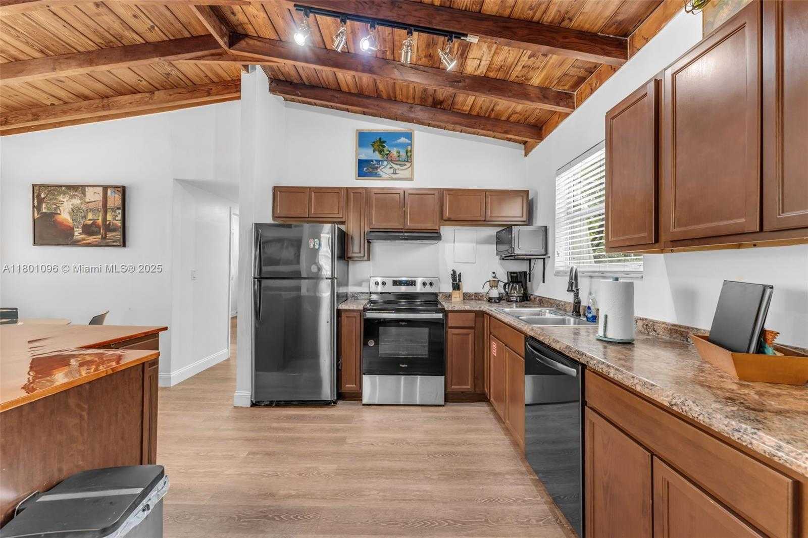 Small Image of 7 CORAL DR, Key Largo Number 6