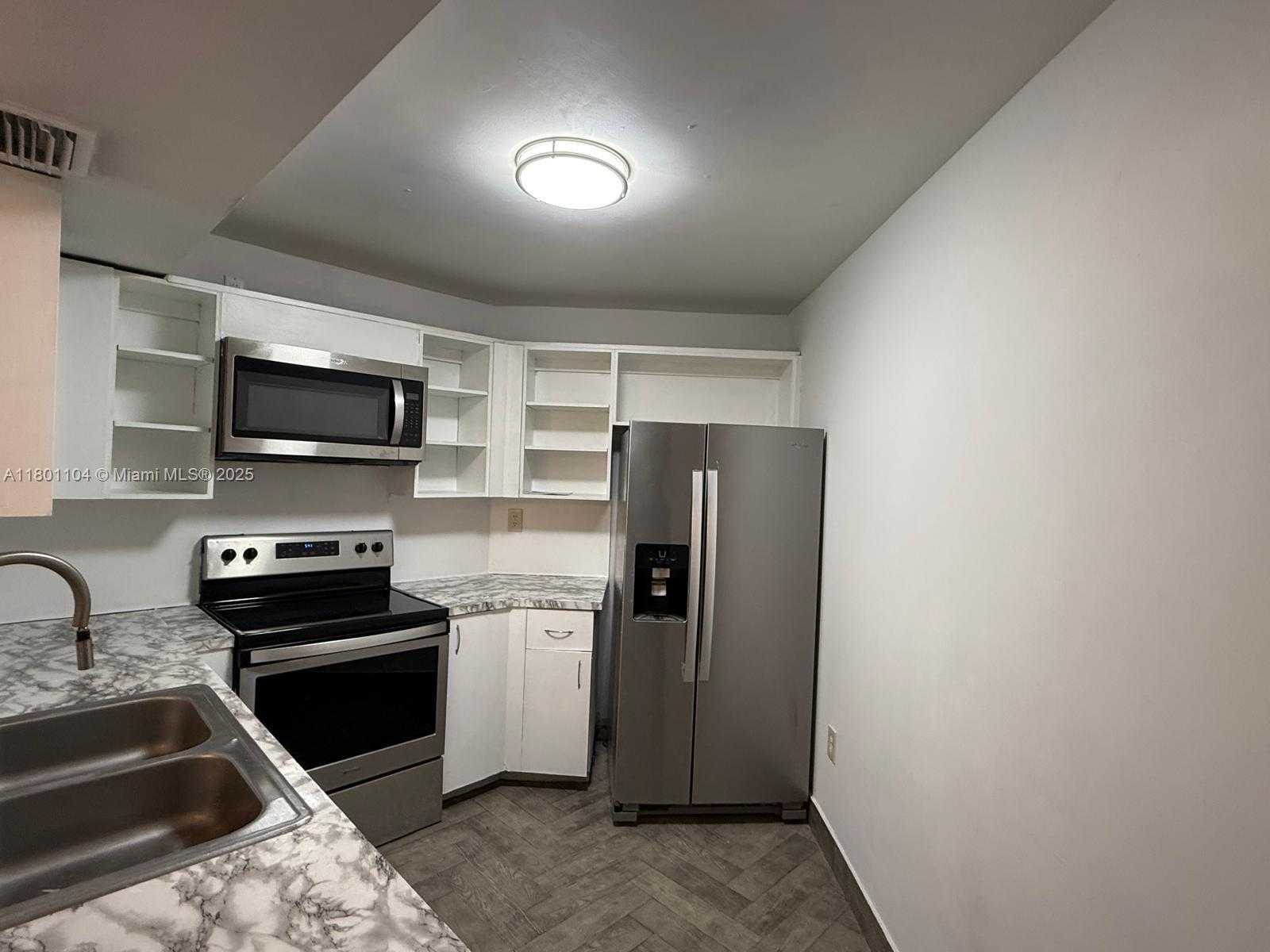 Small Image of 9731 NORTH FONTAINEBLEAU BLVD #F110, Miami Number 4