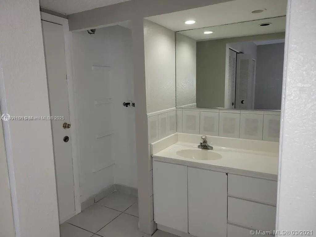 Small Image of 1900 WEST 68TH ST #G200, Hialeah Number 4
