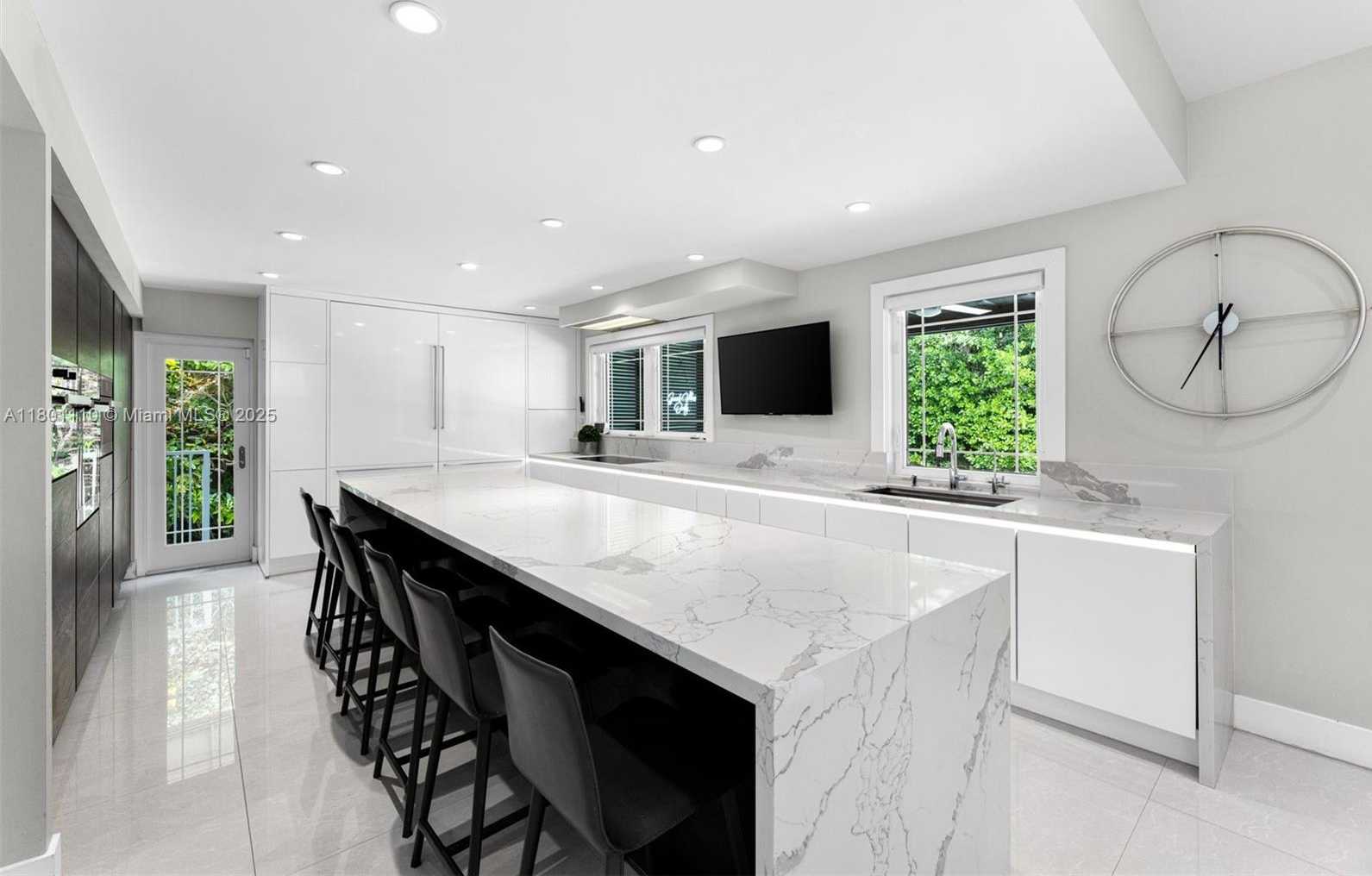 Small Image of 4469 ALTON RD, Miami Beach Number 5