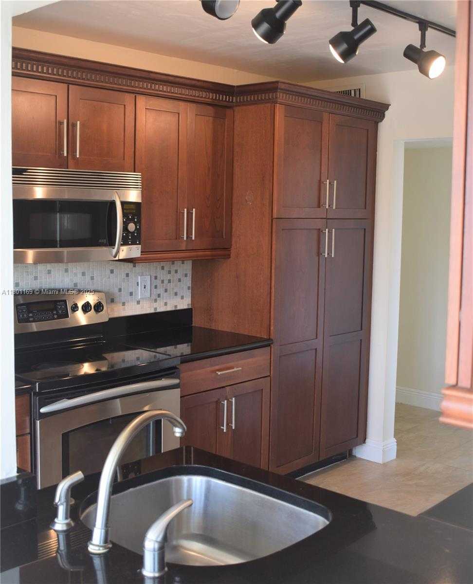 Small Image of 16565 NORTH EAST 26TH AVE #3F, North Miami Beach Number 11