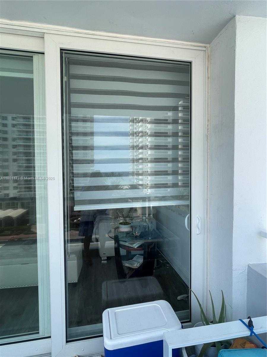 Small Image of 5700 COLLINS AVE #7B, Miami Beach Number 17