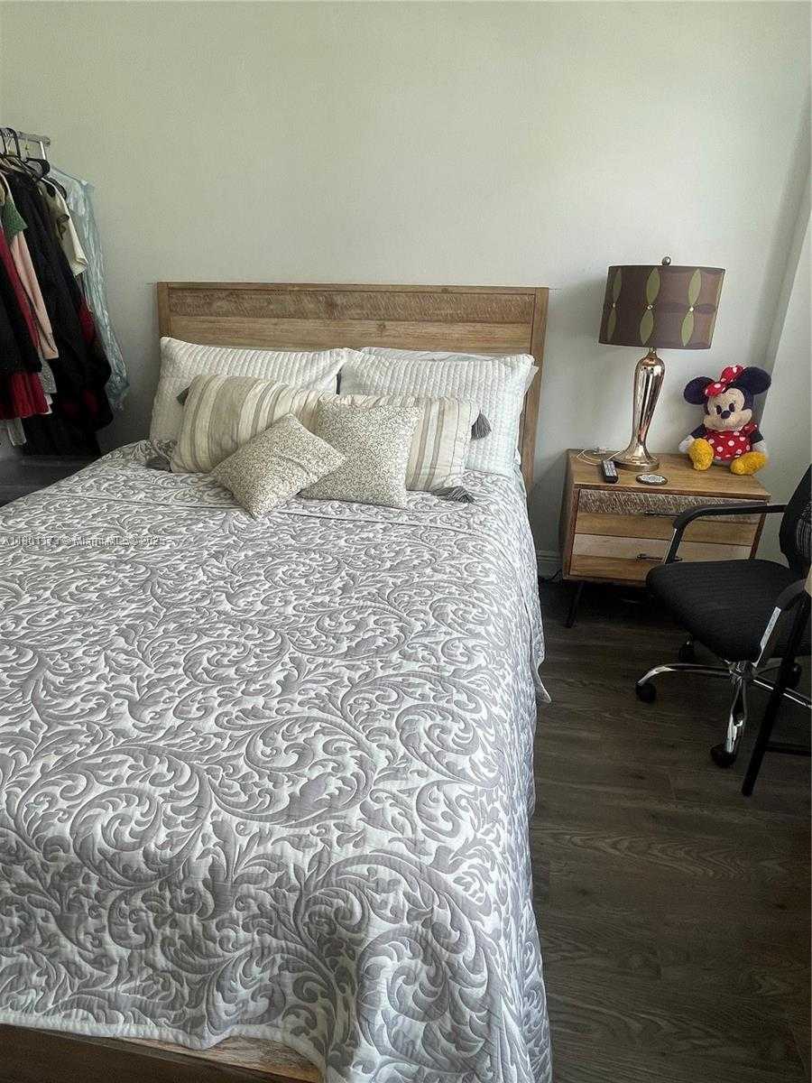 Small Image of 5700 COLLINS AVE #7B, Miami Beach Number 20
