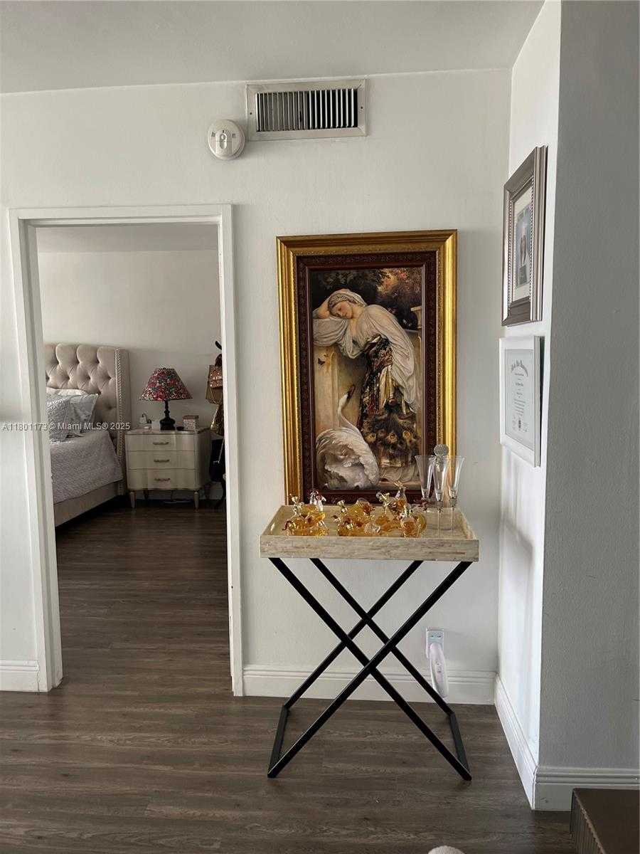 Small Image of 5700 COLLINS AVE #7B, Miami Beach Number 22