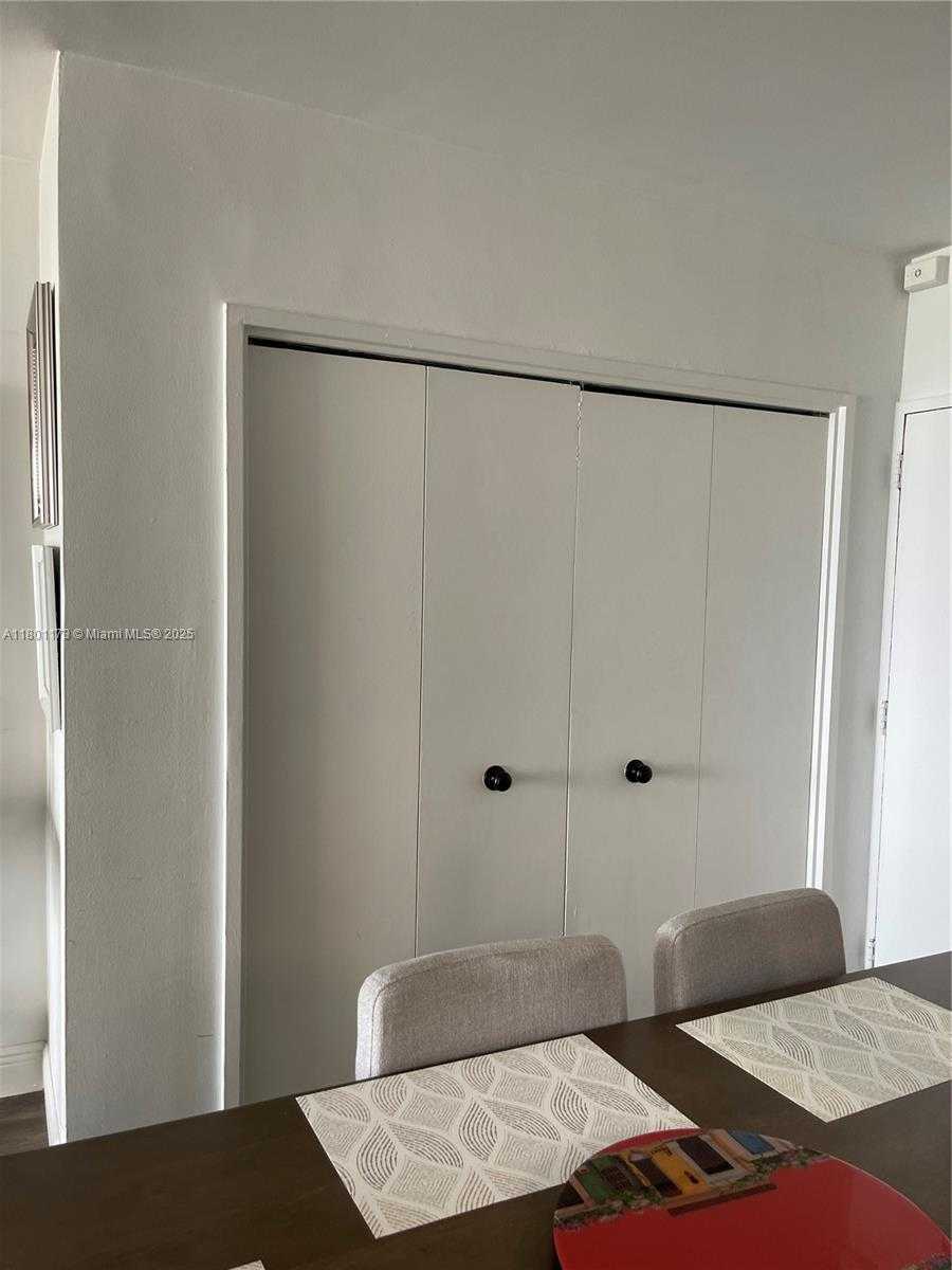 Small Image of 5700 COLLINS AVE #7B, Miami Beach Number 24