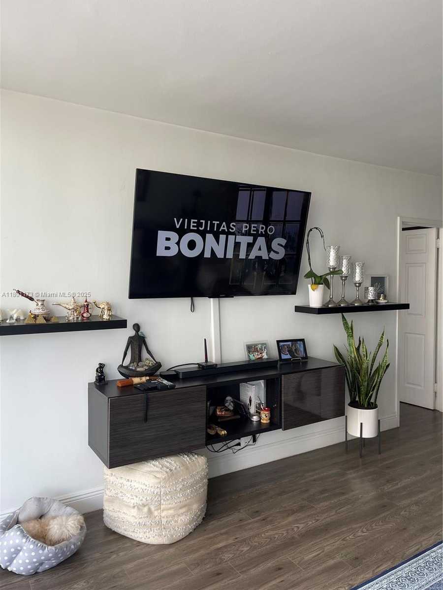 Small Image of 5700 COLLINS AVE #7B, Miami Beach Number 28