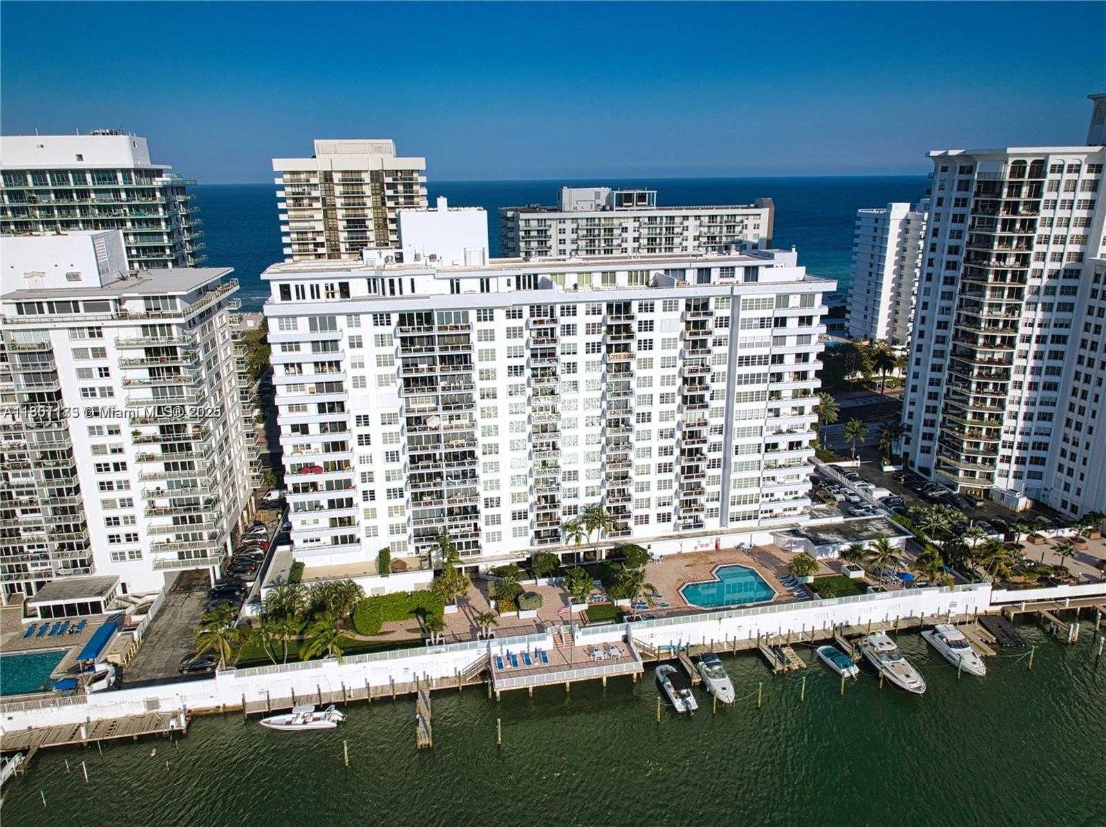 Small Image of 5700 COLLINS AVE #7B, Miami Beach Number 3