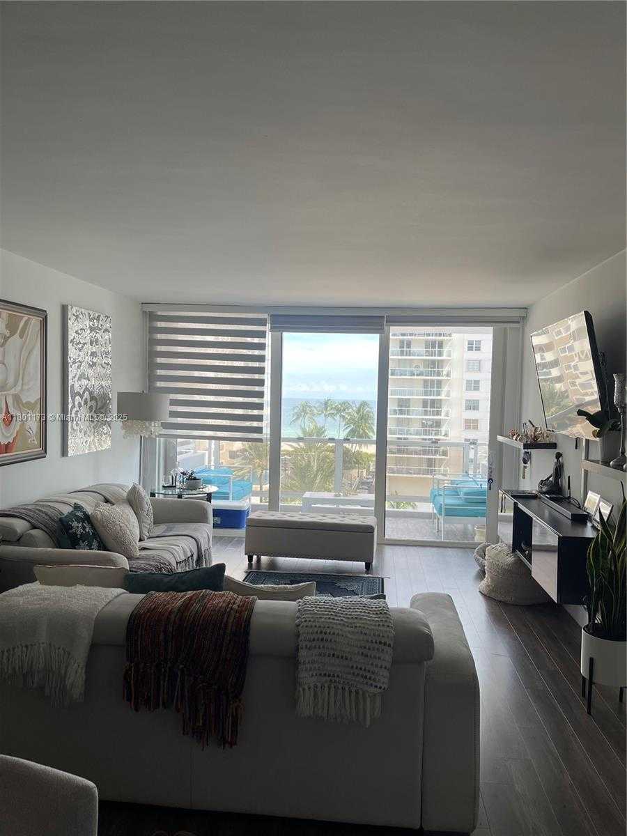 Small Image of 5700 COLLINS AVE #7B, Miami Beach Number 30