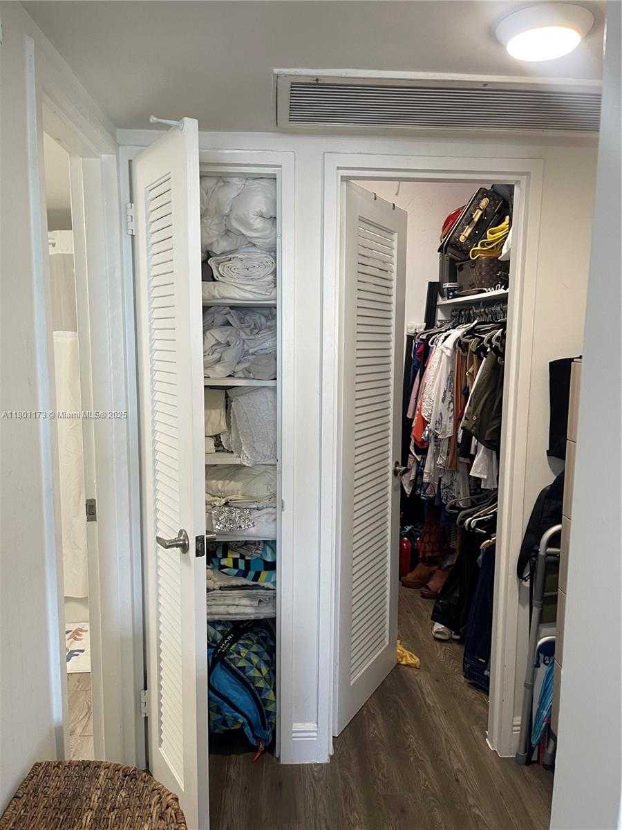 Small Image of 5700 COLLINS AVE #7B, Miami Beach Number 31