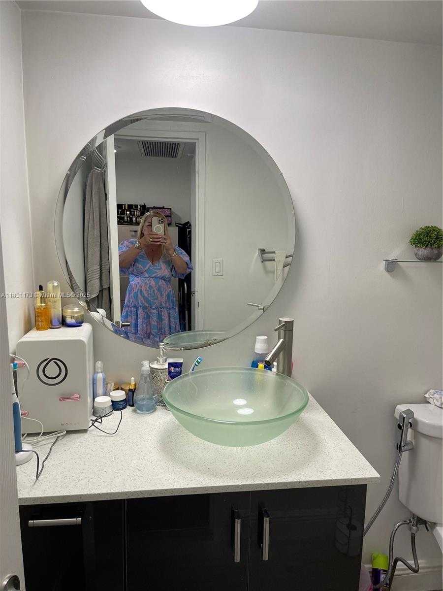 Small Image of 5700 COLLINS AVE #7B, Miami Beach Number 34