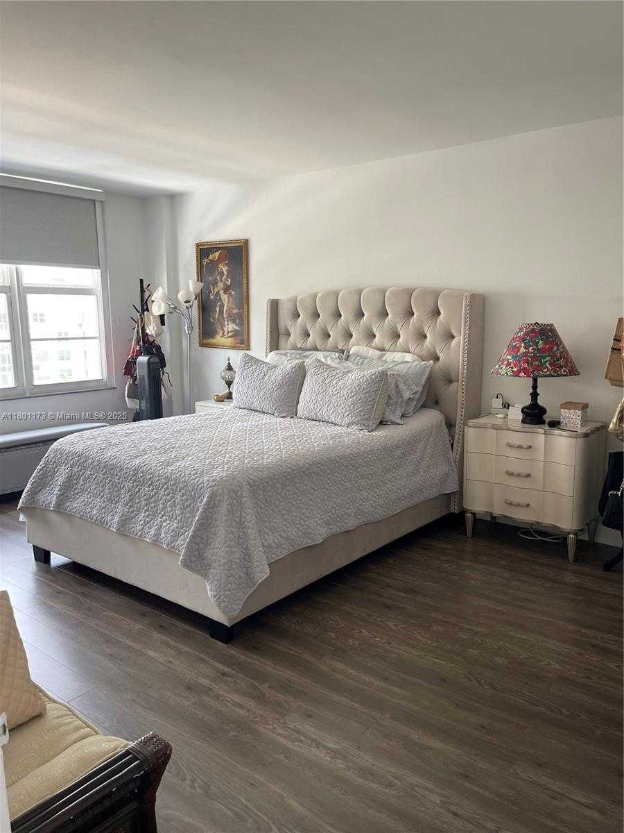 Small Image of 5700 COLLINS AVE #7B, Miami Beach Number 35