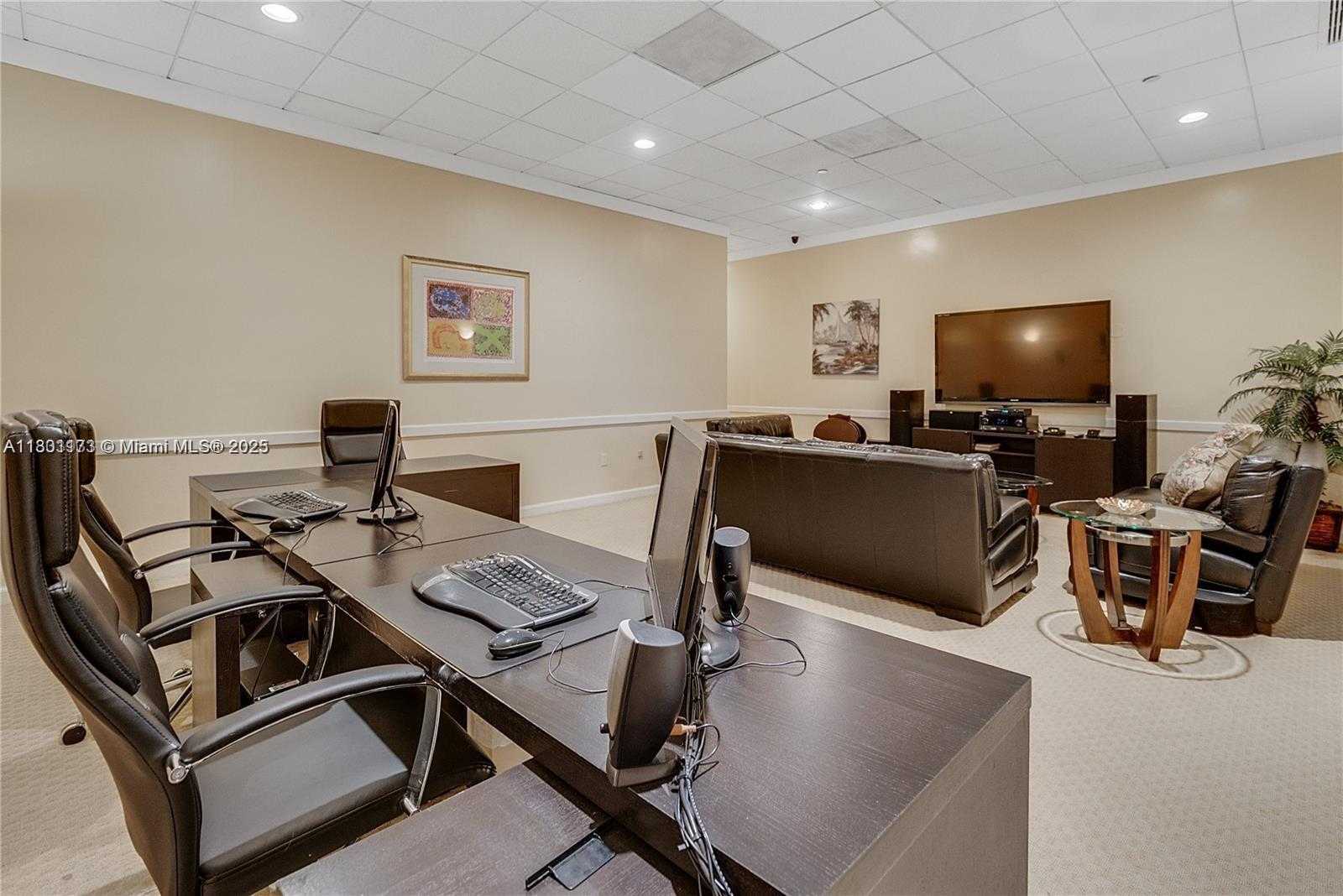 Small Image of 5700 COLLINS AVE #7B, Miami Beach Number 9