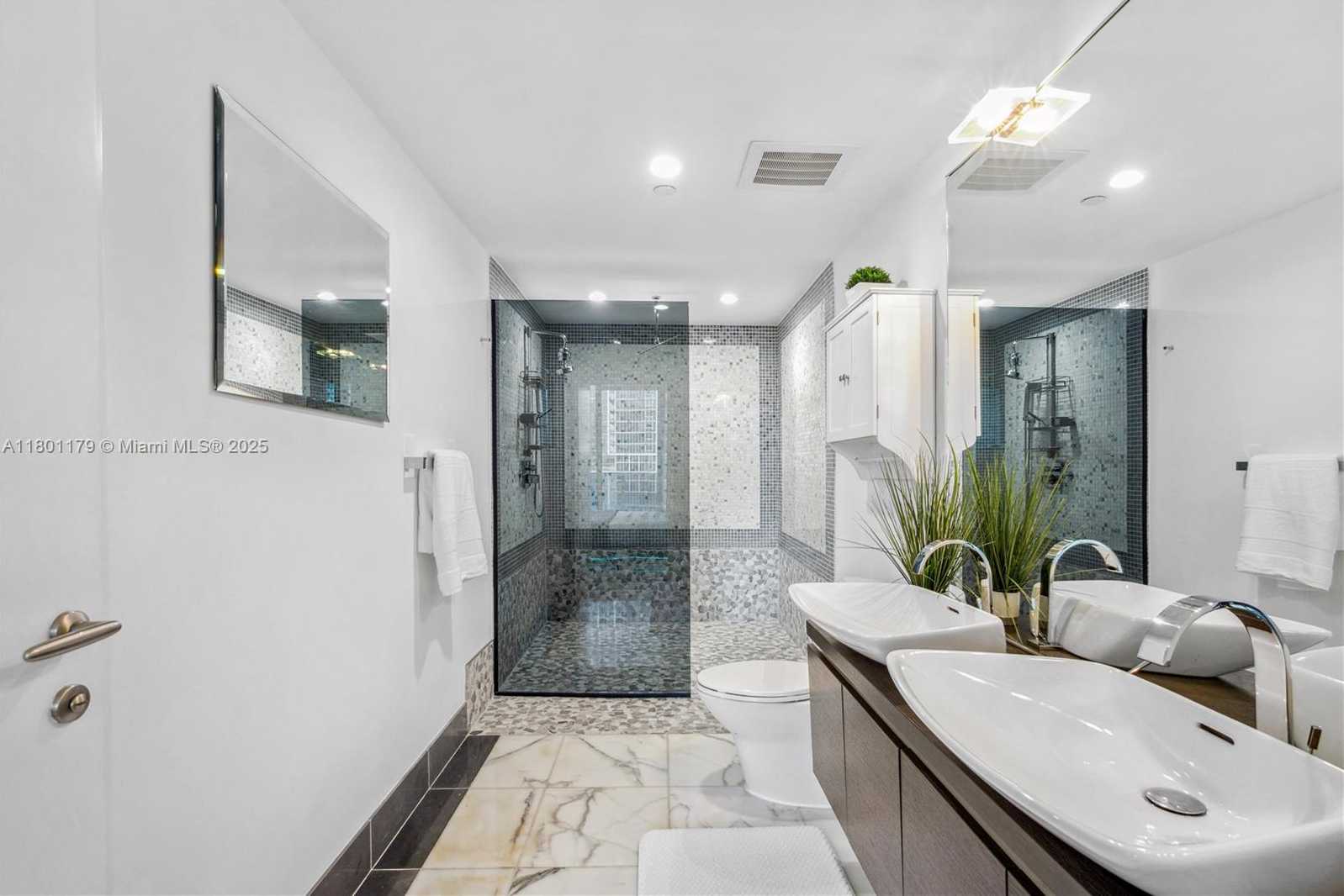 Small Image of 200 BISCAYNE BOULEVARD WAY #1403, Miami Number 14