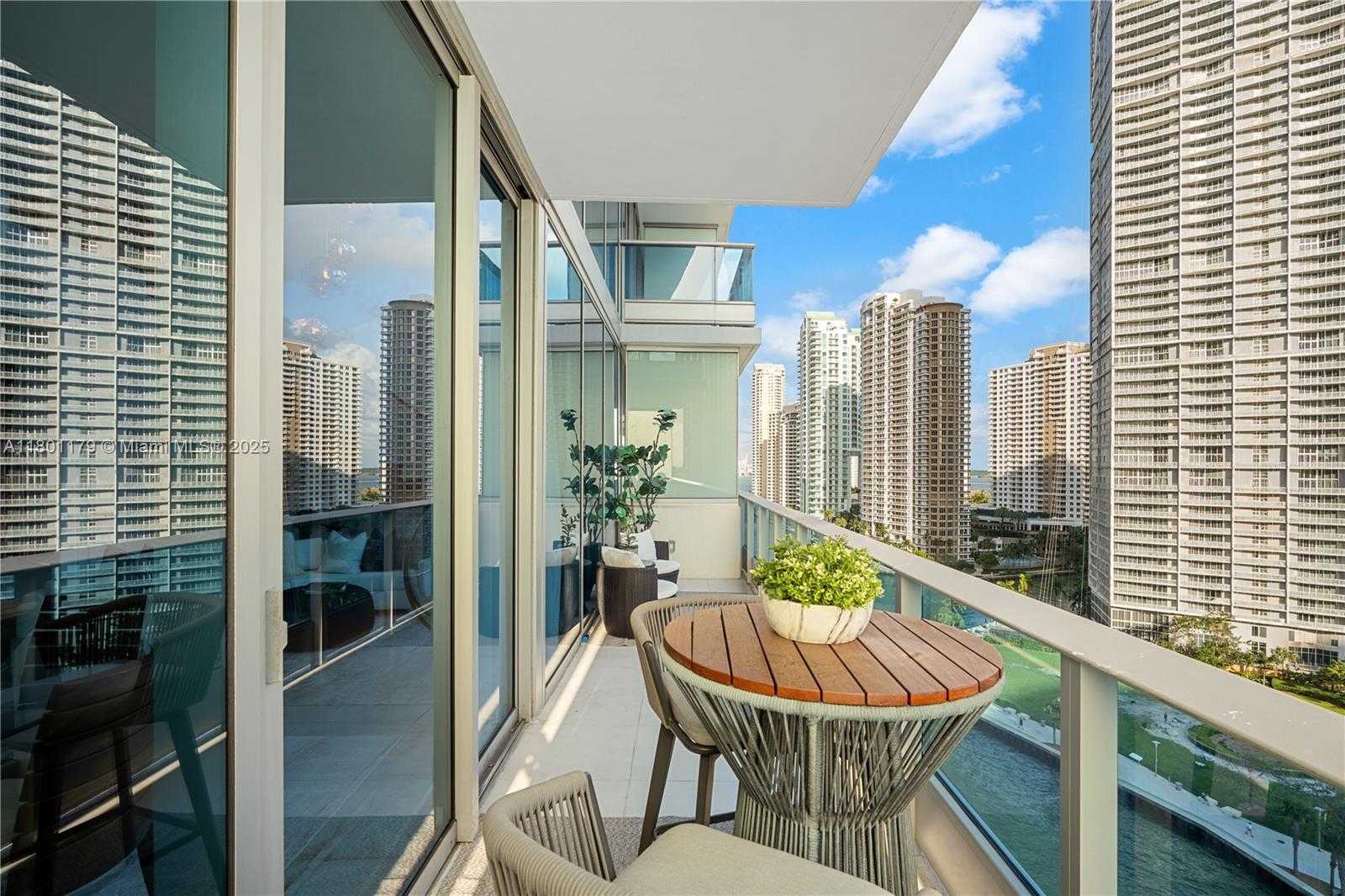 Small Image of 200 BISCAYNE BOULEVARD WAY #1403, Miami Number 4